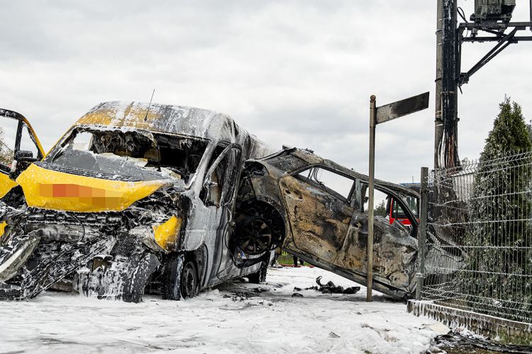 Poważny wypadek w Czarnowcu. Auta stanęły w ogniu (zdjęcia, wideo)