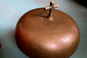 Dwóch pijanych ukradło gong liturgiczny z kościoła. Szli do punktu skupu metali