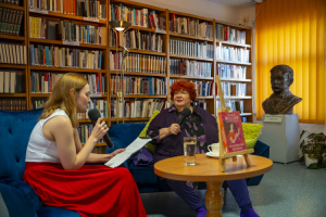 niezwykle spotkanie z niezwykla osobowoscia katarzyna miller w ostroleckiej bibliotece zdjecia