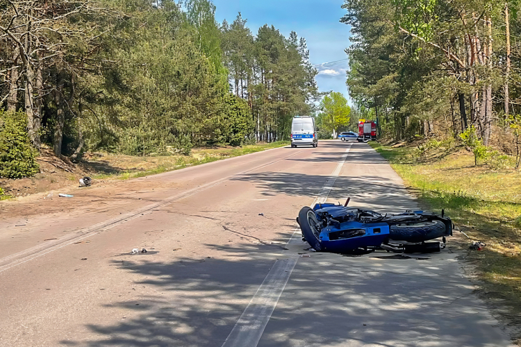 Tragedia w Olszynach. Poważny wypadek motocyklisty (zdjęcia)